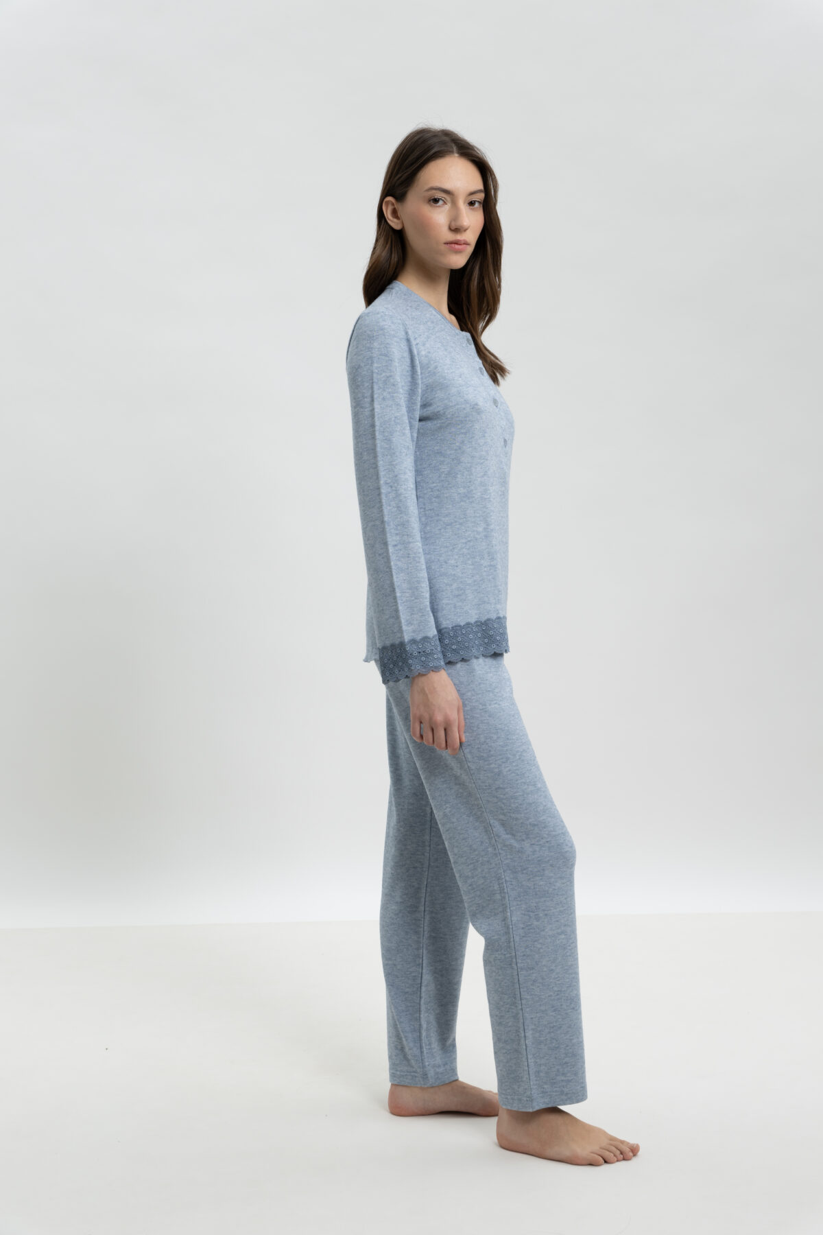 ΓΥΝΑΙΚΕΙΑ ΠΥΤΖΑΜΑ ΧΕΙΜΕΡΙΝΗ ΜΕ ΚΟΥΜΠΙΑ ΚΑΙ ΔΑΝΤΕΛΑ - Image 1