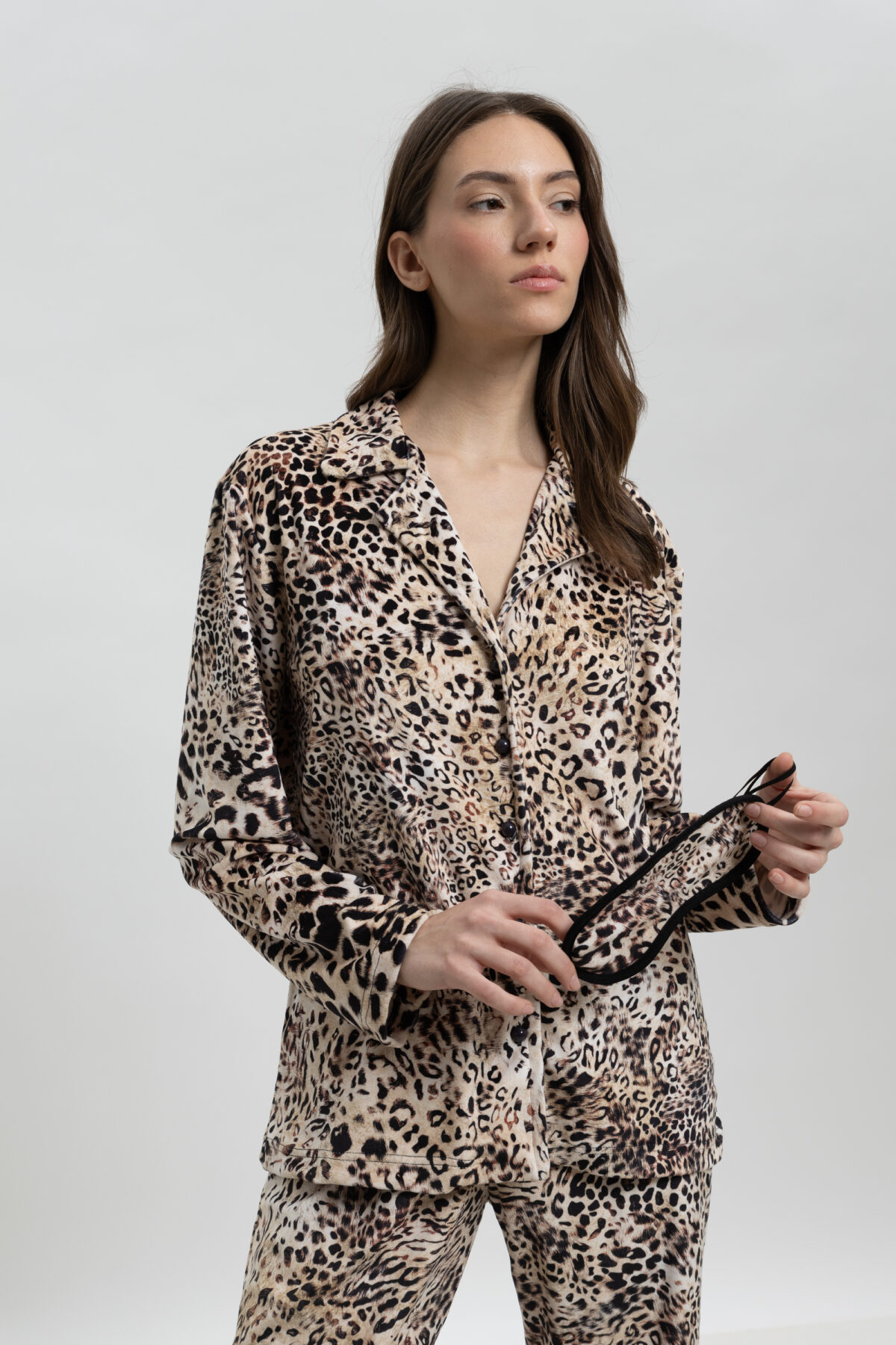 ΓΥΝΑΙΚΕΙΟ ΣΕΤ ΠΥΤΖΑΜΑΣ ME LEOPARD PRINT ΚΑΙ ΑΣΟΡΤΙ ΜΑΣΚΑ ΥΠΝΟΥ - Image 3