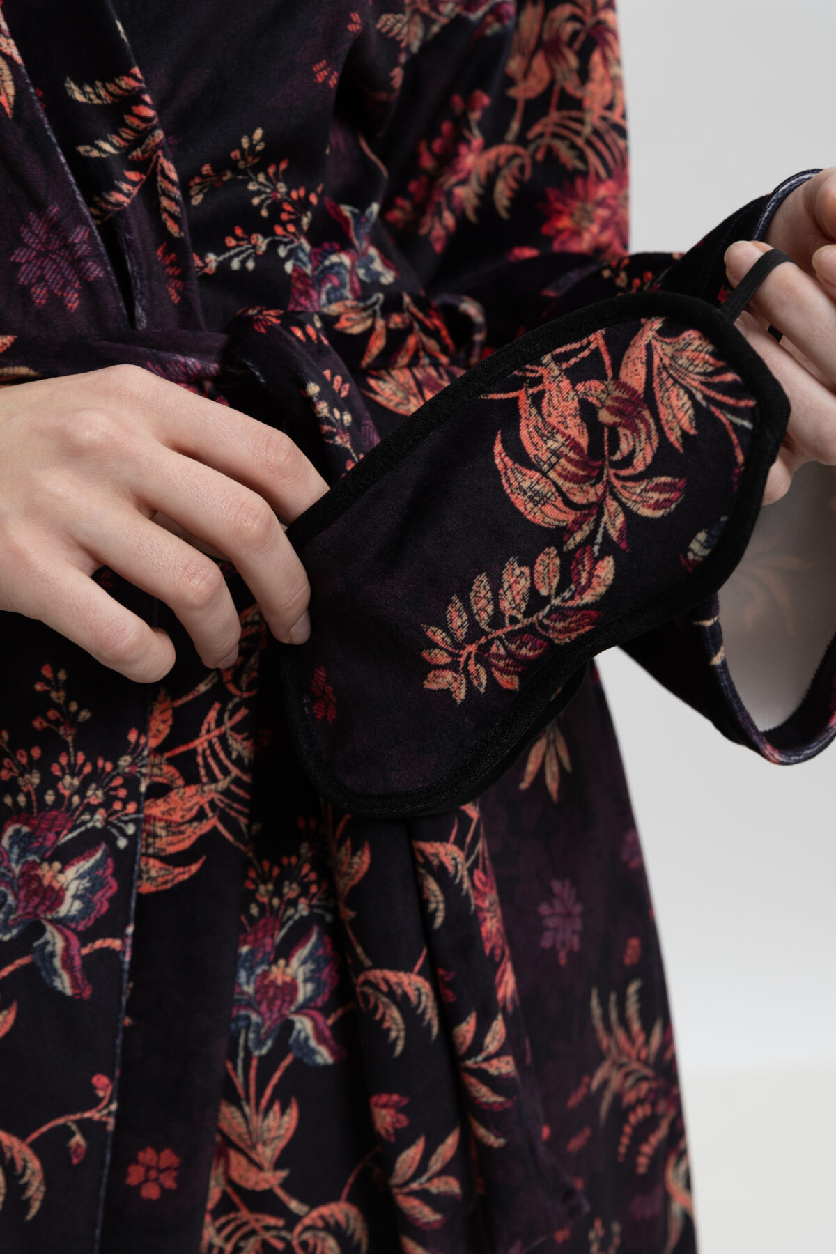 ΓΥΝΑΙΚΕΙΑ ΒΕΛΟΥΤΕ ΡΟΜΠΑ ΜΕ FLORAL PRINT ΜΕ ΖΩΝΗ - Image 3