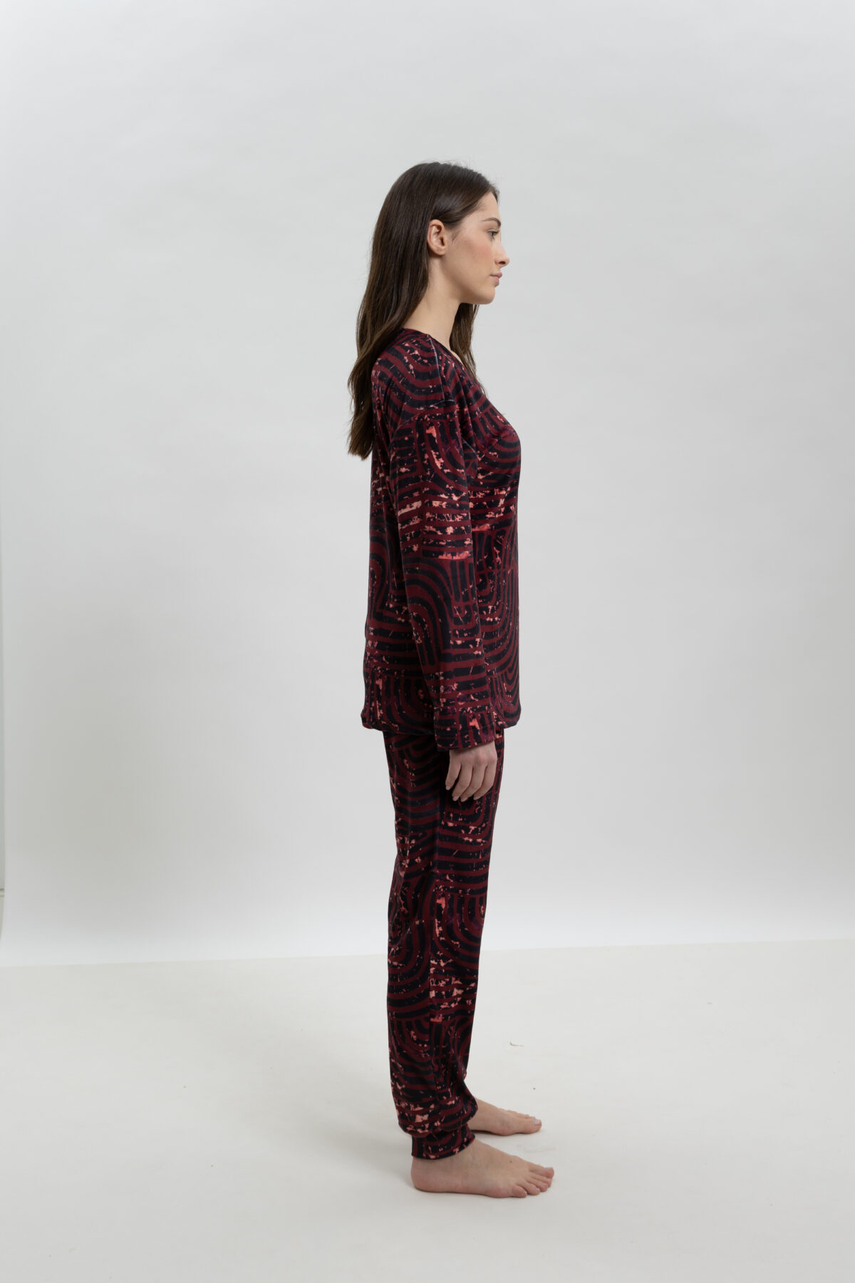 ΓΥΝΑΙΚΕΙΑ ΠΥΤΖΑΜΑ ΒΕΛΟΥΤΕ ΣΕΤ ΜΕ ABSTRACT LINE PRINT ΚΑΙ ΜΑΣΚΑ ΥΠΝΟΥ - Image 3