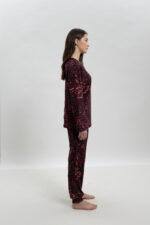 ΓΥΝΑΙΚΕΙΑ ΠΥΤΖΑΜΑ ΒΕΛΟΥΤΕ ΣΕΤ ΜΕ ABSTRACT LINE PRINT ΚΑΙ ΜΑΣΚΑ ΥΠΝΟΥ - Image 3