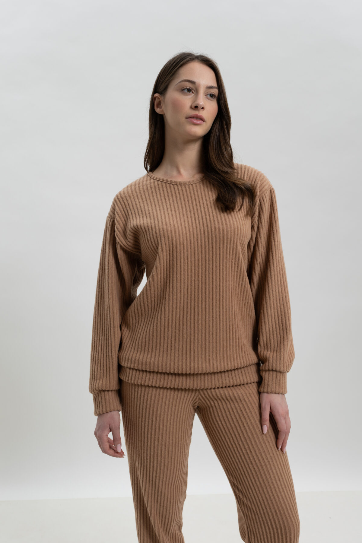 ΓΥΝΑΙΚΕΙΟ ΣΕΤ LOUNGEWEAR ΠΛΕΚΟ ΜΕ V ΛΑΙΜΟΚΟΨΗ ΚΑΙ ΠΑΝΤΕΛΟΝΑ - Image 2