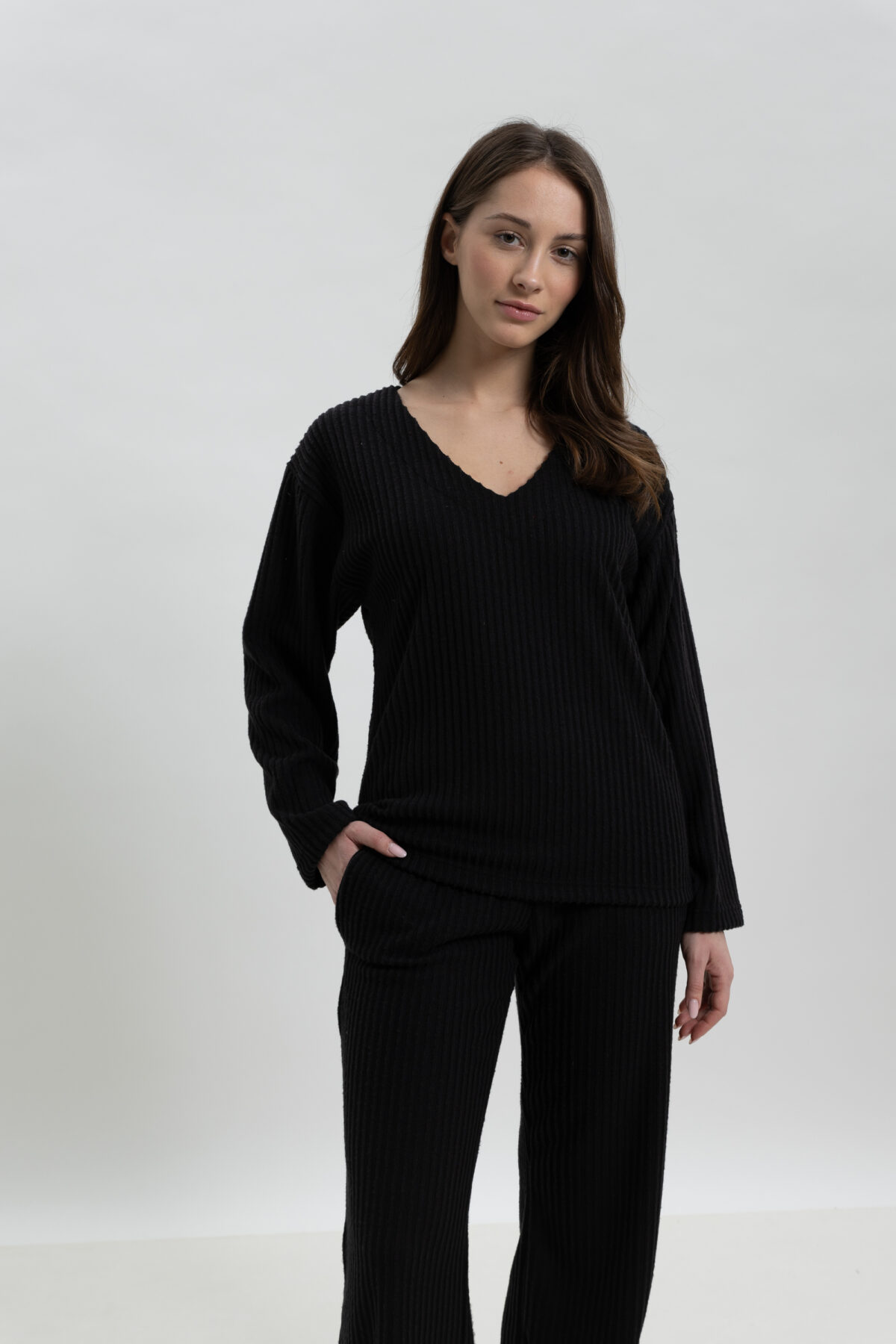 ΓΥΝΑΙΚΕΙΟ ΣΕΤ ΦΟΡΜΑΣ ΡΙΒΕ ΠΛΕΚΤΟ ΜΕ V ΛΑΙΜΟΚΟΨΗ ΚΑΙ ΠΑΝΤΕΛΟΝΑ - Image 1