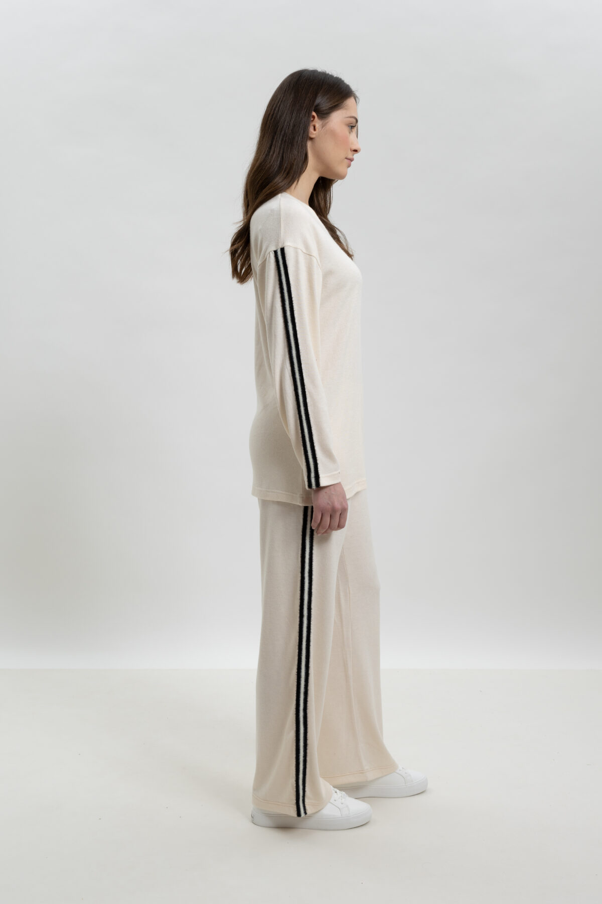 ΓΥΝΑΙΚΕΙΟ ΣΕΤ ΦΟΡΜΑΣ RIB ΠΛΕΚΤΟ ΜΕ V ΛΑΙΜΟΚΟΨΗ ΚΑΙ ΠΑΝΤΕΛΟΝΑ - Image 3