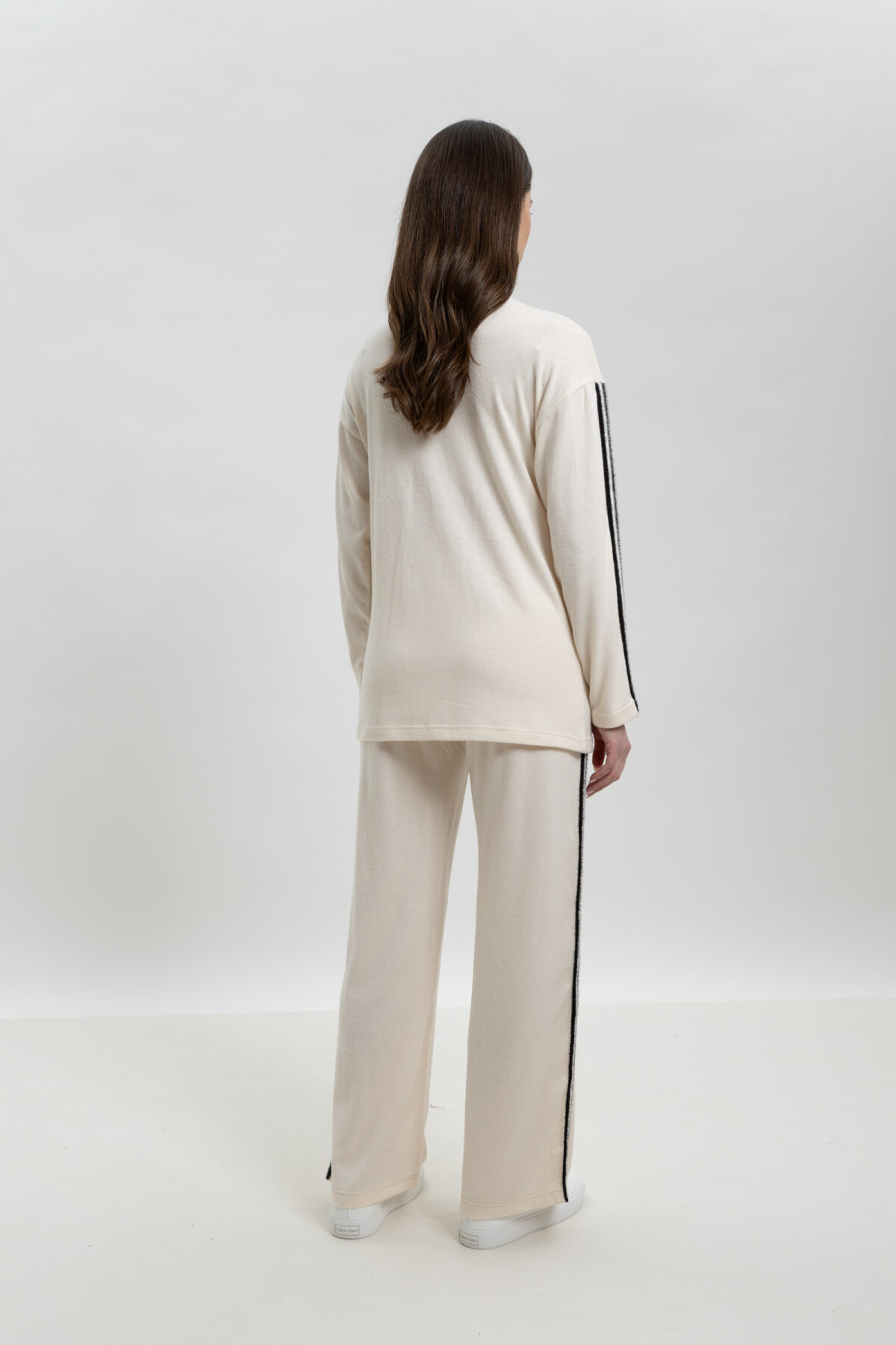 ΓΥΝΑΙΚΕΙΟ ΣΕΤ ΦΟΡΜΑΣ RIB ΠΛΕΚΤΟ ΜΕ V ΛΑΙΜΟΚΟΨΗ ΚΑΙ ΠΑΝΤΕΛΟΝΑ - Image 4