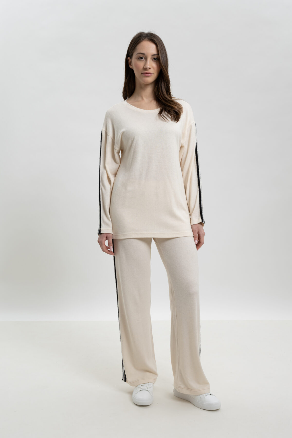 ΓΥΝΑΙΚΕΙΟ ΣΕΤ ΦΟΡΜΑΣ RIB ΠΛΕΚΤΟ ΜΕ V ΛΑΙΜΟΚΟΨΗ ΚΑΙ ΠΑΝΤΕΛΟΝΑ - Image 1